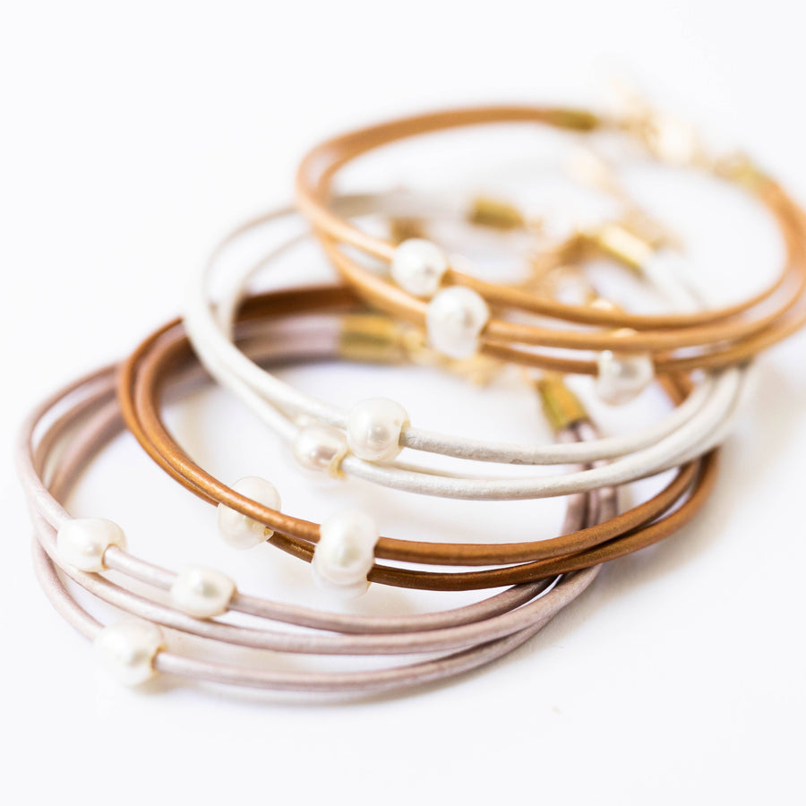 Nest Pretty Things - Pearl and leather adjustable shimmer bracelet: Gold