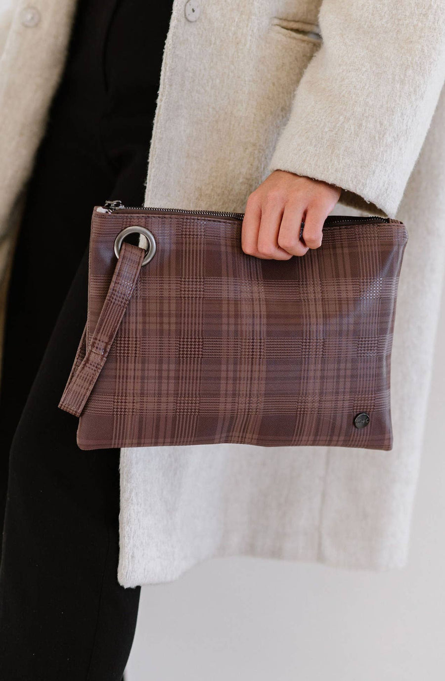 modern+chic - Molly Oversized Cometic Clutch Travel Pouch: Cognac