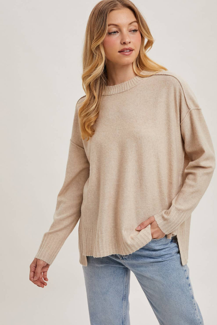 Bluivy - Beige CREWNECK KNIT SWEATER