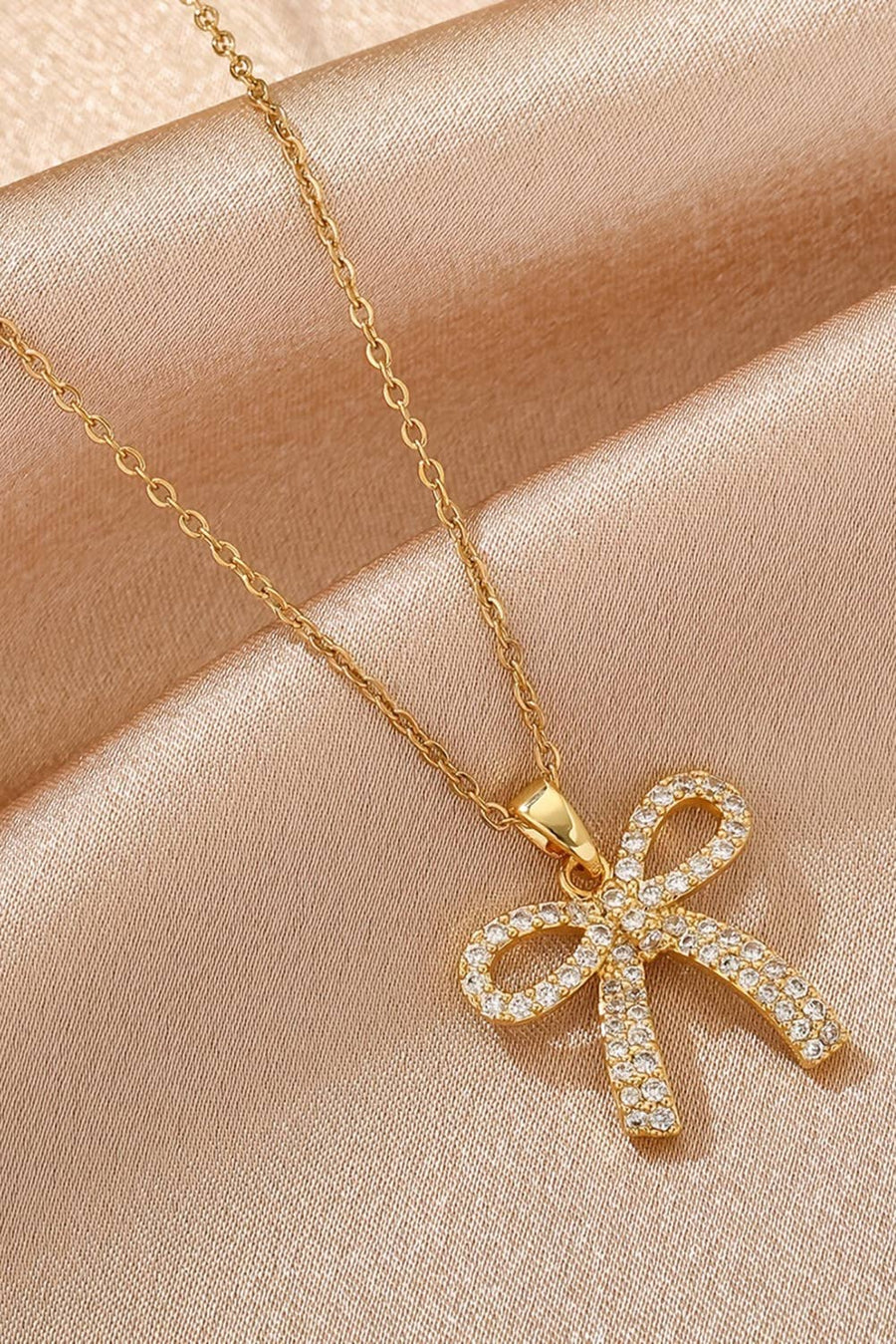 Rhinestone Bowknot Pendant Necklace: Gold