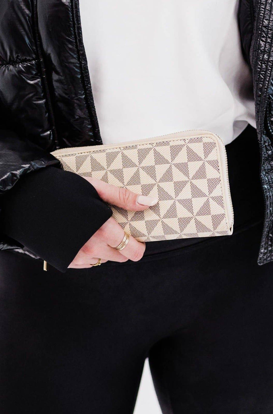 modern+chic - Ainsley Wallet: Cream Pinwheel