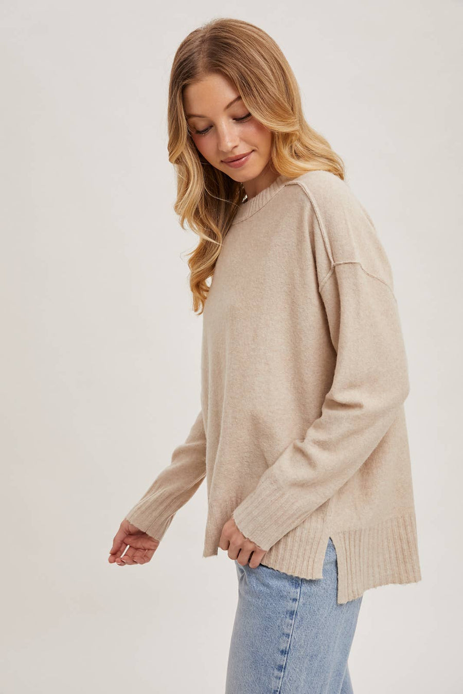 Bluivy - Beige CREWNECK KNIT SWEATER